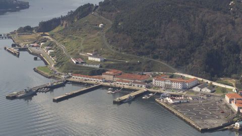 En la fotograf�a, una vista a�rea de la base naval de A Gra�a, donde se ubica la Esengra.