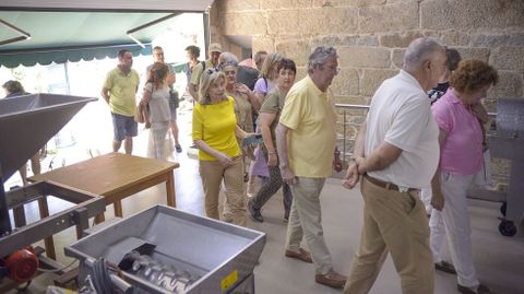 El grupo de suscriptores de La Voz, a su llegada a Adega Algueira