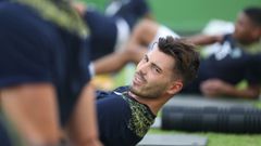 Luis Fern�ndez, durante un entrenamiento con el Kur Fakan