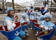 Los ni�os de Os Pequerrechos salieron ayer disfrazados a la calle.