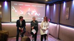 Jos� Luis �lvarez Almeida, Ana Gonz�lez y Lara Mart�nez durante la presentaci�n de la agenda