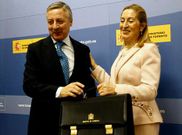 <span lang= es-es >Relevo en el ministerio</span>. Jos� Blanco entreg� la cartera de Fomento a Ana Pastor el 22 de diciembre del 2011, solo cuatro d�as antes de que se comunicara el aviso del jefe de maquinistas.