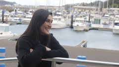 Carla Maseda, trabajadora de Marina Viveiro, seala que estas Navidades han recalado en Viveiro dos catamaranes yvariosveleros con navegantes extranjeros