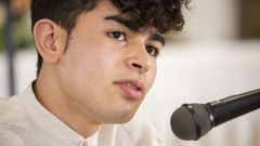 El joven artista Sim�n Gallego
