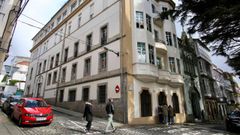 Exterior del colegio ferrolano Tirso de Molina, donde se han detectado hasta el momento 39 casos vinculados al brote detectado la semana pasada