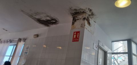 El centro de salud de Vilanova presenta humedades