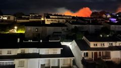 El incendio forestal de Cervo oblig a desalojar a unos cuarenta vecinos