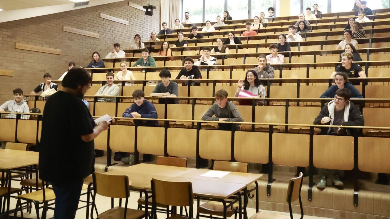 Galicia sigue a la cola en la nota media de selectividad por la dureza de la prueba en la comunidad