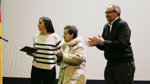 Antes de la comida, hubo un homenaje a los mayores en el centro cultural Avenida.