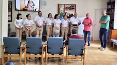 Los alumnos se desplazaron al asilo para hacer entrega del donativo