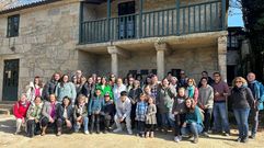 La excursi�n �Viaxando con Rosal�a� cont� con 50 participantes. Arranc� en A Tarroeira (Ames), pas� por Bastavales (Bri�n) y culmin� en la Casa-Museo de Rosal�a de Castro (A Matanza, Padr�n).