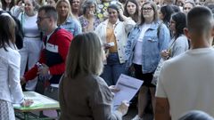 Llamamiento en las oposiciones del 2025, en la foto los aspirantes a maestros en el IES Lamas de Abade de Santiago
