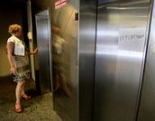 Dos de los ascensores p�blicos resultaron averiados. 