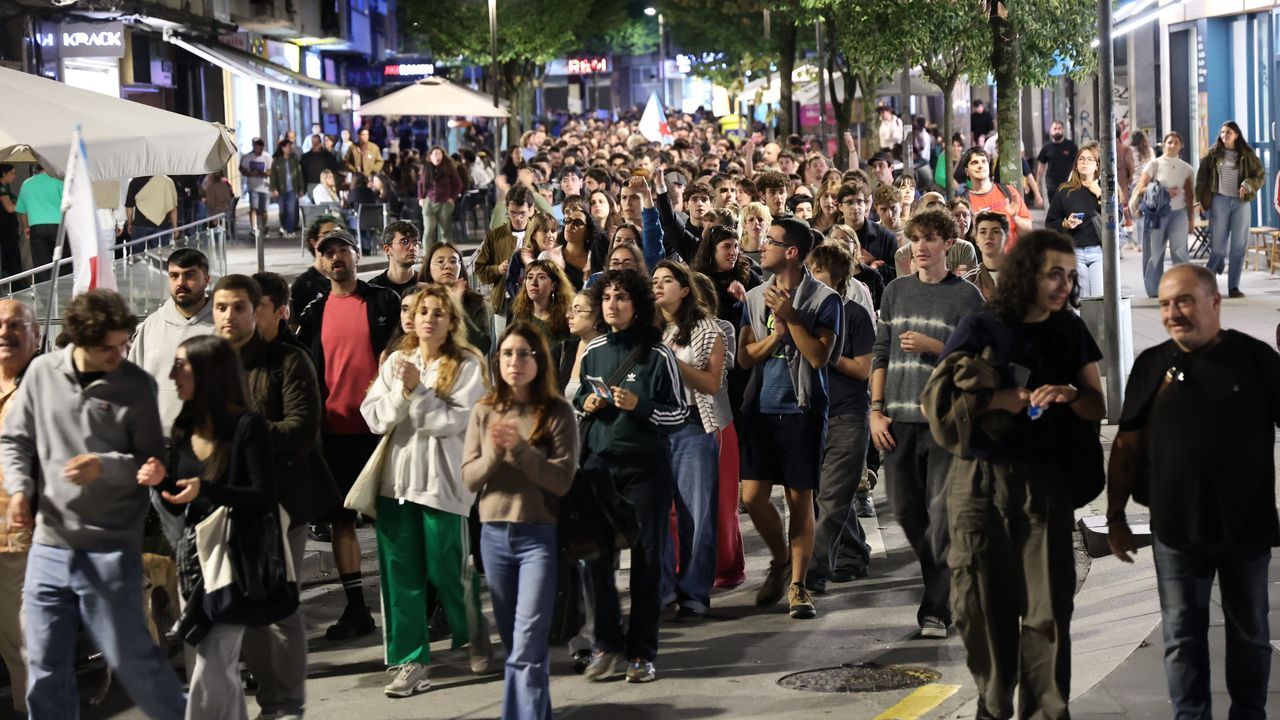 Cientos de personas se suman en Santiago a las protestas por el problema de acceso a la vivienda