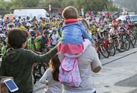 Un total de 410 aficionados al ciclismo tomaron parte ayer en la �Ruta dos Miradoiros� de Poio. 