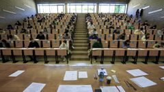 Estudiantes realizando los ex�menes en un aula del Campus Terra 