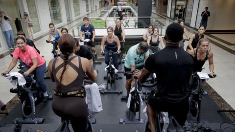 Clase de gimnasia este sábado en el Centro Comercial Cuatro Caminos
