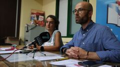 Un momento de la rueda de prensa de la CIG por la situaci�n de los trabajadores del conservatorio de Cambados