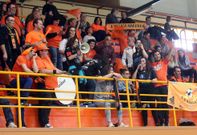 Un centenar de hinchas se desplazaron a La Estaci�n el s�bado para alentar a las burelistas. 