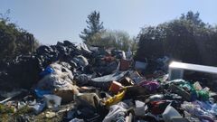 El punto de acopio de Sambreixo de Parga, completamente lleno de restos residuales.