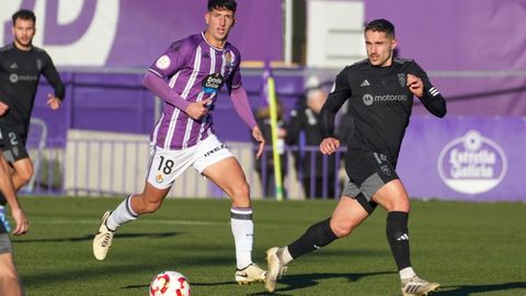 Iker Ivorra, en un partido del Real Valladolid Promesas con el Compostela en la temporada 2024/25