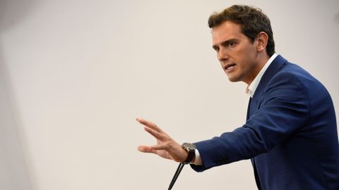 Albert Rivera compareci� muy irritado ante los medios en el Congreso de los Diputados