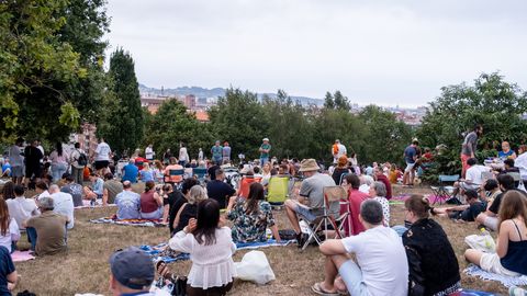 Eclipse total en Asturias desde el Parque de los Pericones, en Gij�n
