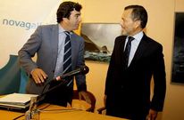 Hern�ndez charla con el concejal de Urbanismo, Fern�ndez Prado, ayer en el Club Financiero.