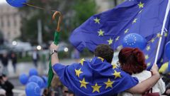 Personas durante una manifestaci�n a favor de la Uni�n Europea en Bucarest (Ruman�a).