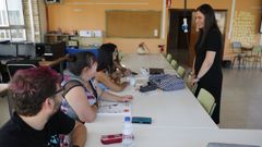 La tutora, Silvia Ara�jo, con los alumnos matriculados en este nuevo ciclo de FP