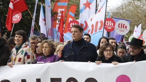El secretario general del PSdeG, José Ramón Gómez Besteiro, y la portavoz nacional del BNG, Ana Pontón, en la manifestación de Queremos Galego.