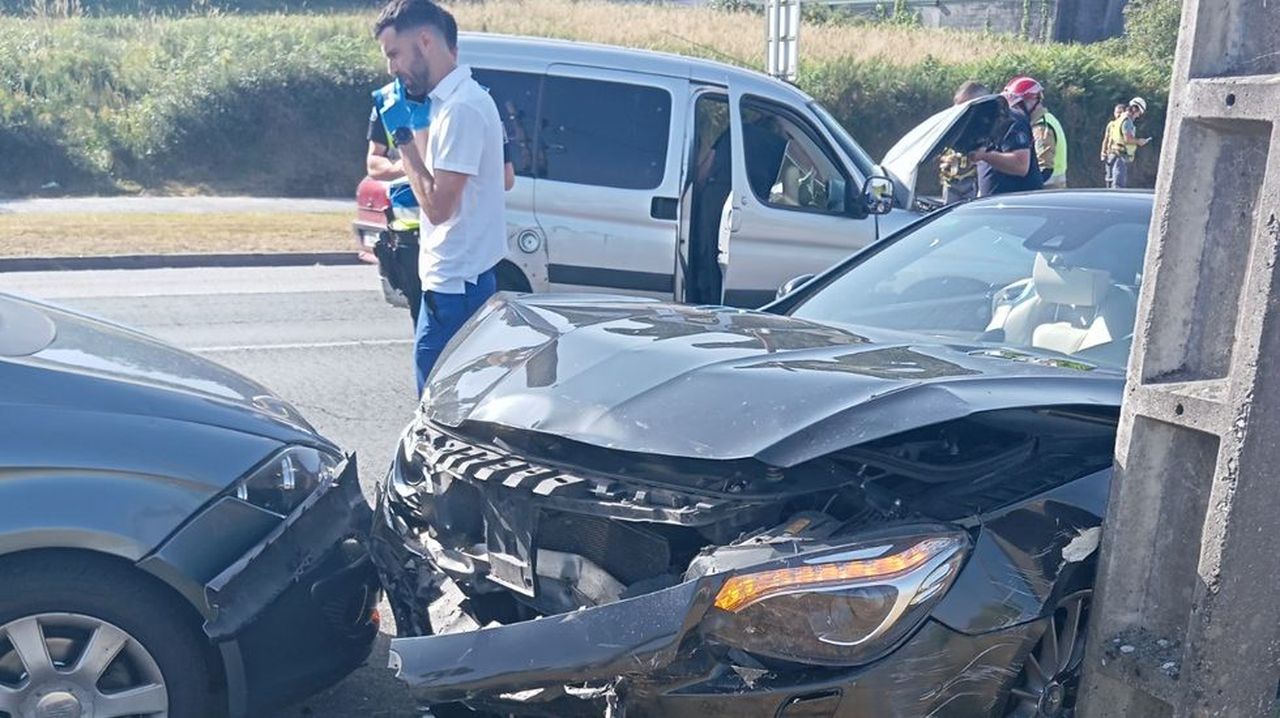 Dos heridos en una colisión frontal entre un coche y una furgoneta en ...
