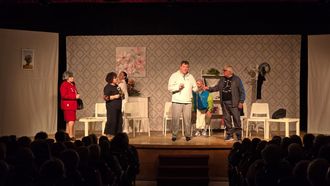 Imagen de la representaci�n de �Terapia de grupo�, de la asociaci�n cultural Quemaisten Teatro.