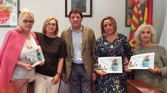 El alcalde y una concejala con las tres premiadas