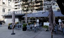 El Concello de Ourense ultima la sanci�n a la cafeter�a La Central por sus veladores. 