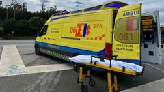 En imagen de archivo, ambulancia del 061 en A Mariña