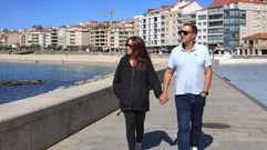 Turistas portugueses en el paseo de Silgar, en Sanxenxo