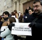 Concentraci�n de protesta frente al Parador de Monforte.