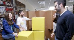 <span lang= es-es >Din�mica</span>. Laura Mejuto, Sergio Janeiro, Eva Garc�a y Jacobo Gromaz, alumnos del M�ster de Comercio Exterior, en una actividad que les exige razonar, exponer y consensuar ideas en conjunto. 