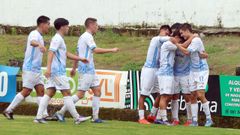 El Boiro, celebrando el tanto de Yosi ante el Compostela en Barraña.