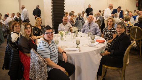 Comida jubilados de Agui�o en restauraci�n Chicolino, Boiro