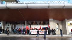 Manifestaci�n en la estaci�n intermodal de Santiago del sector del transporte de viajeros por carretera de la provincia de A Coru�a