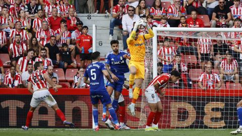 Derbi asturiano entre el Real Sporting de Gijon y el Real Oviedo en El Molin�n