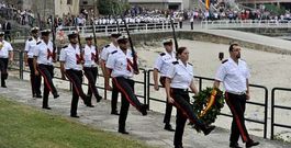 El desfile militar volvi� a ser uno de los actos centrales y multitudinarios de la festividad de la Virxe do Carme.