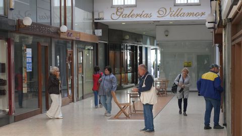 La galer�a Villamor, en la plaza Santo Domingo, durante el pasado viernes a mediod�a.