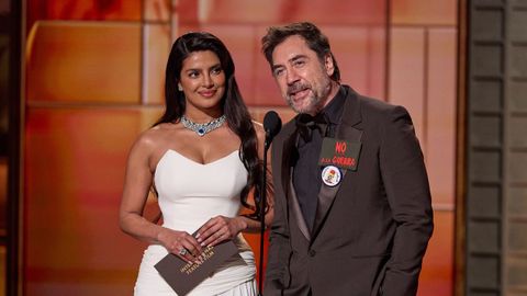 Javier Barden y Priyanka Chopra, presentan un �scar en la gala
