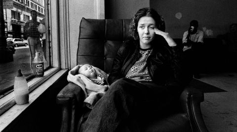 La fot�grafa estadounidense present� la serie �Amor Familiar 1993-2014 - La Julie Proyecto�  serie, que incluye esta imagen de Julie en San Francisco.