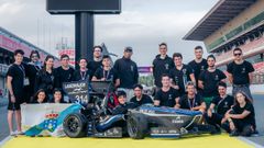 El equipo de UVigo Motosport en la pista de Montmel�, donde obtuvo el sexto puesto.