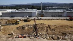 Con el movimiento de tierras ha comenzado a dar los primeros paso la nueva sede de Sociedad Textil Lonia en el parque empresarial de Pereiro de Aguiar