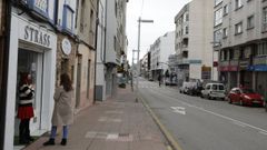 En imagen, la calle Arcadio Pardi�as, una de las arterias comerciales de Burela
